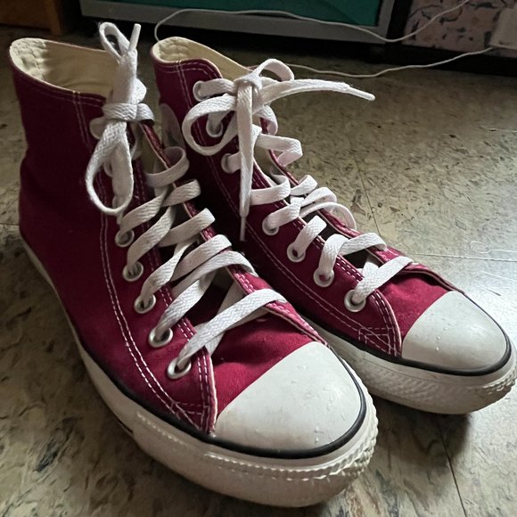 Converse Shoes - High Top Converse Chuck Taylor Maroon/Burgundy Size 9 Womens